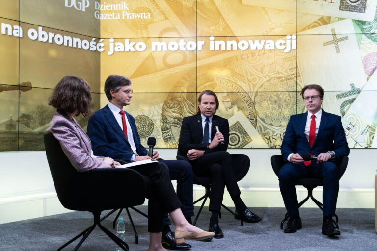 Debata_Wydatki_na_obronnosc050._Fot.-Wojtek-Gorskicp-768x512.jpg